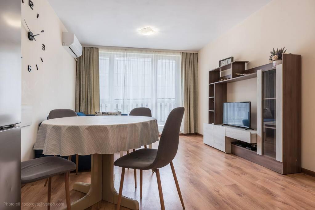 Bright Place Next To Grand Mall Varna Buitenkant foto