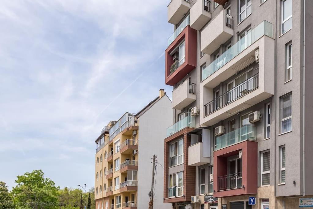 Bright Place Next To Grand Mall Varna Buitenkant foto